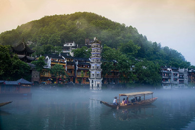 【湖南】長(zhǎng)沙、韶山、張家界、天門山、黃龍洞、德夯苗寨、鳳凰雙臥六日游